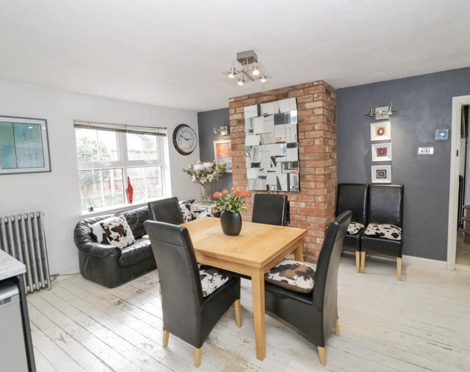 Lovely Comfortable 3 Bed Home, וורצ'סטר מראה חיצוני תמונה