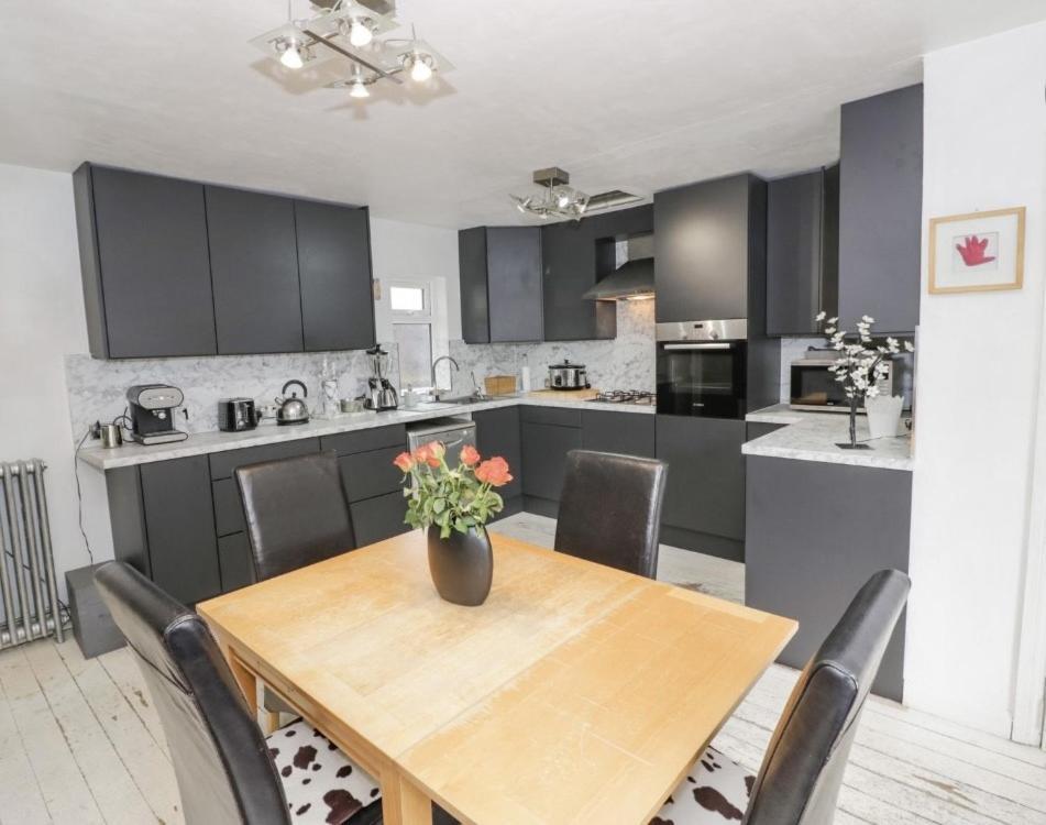 Lovely Comfortable 3 Bed Home, וורצ'סטר מראה חיצוני תמונה